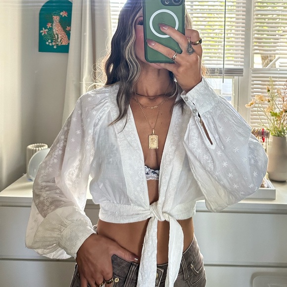 Urban outfitters embroidered front tie long sleeve - Picture 2 of 6